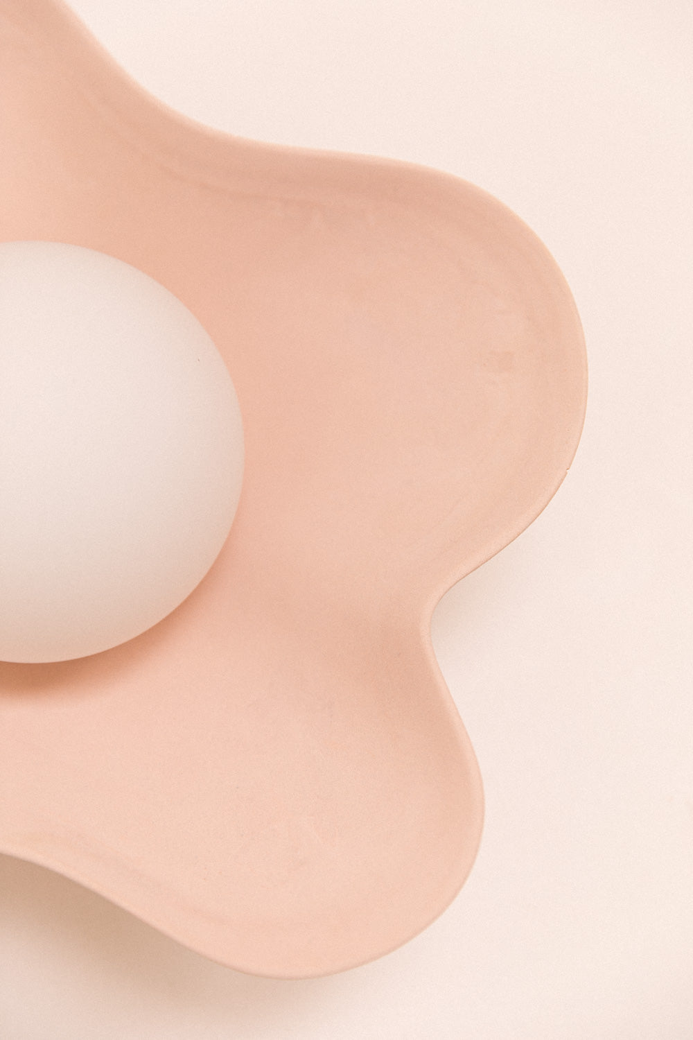 Applique en béton LITTLE ANANA x ZURI OBJETS