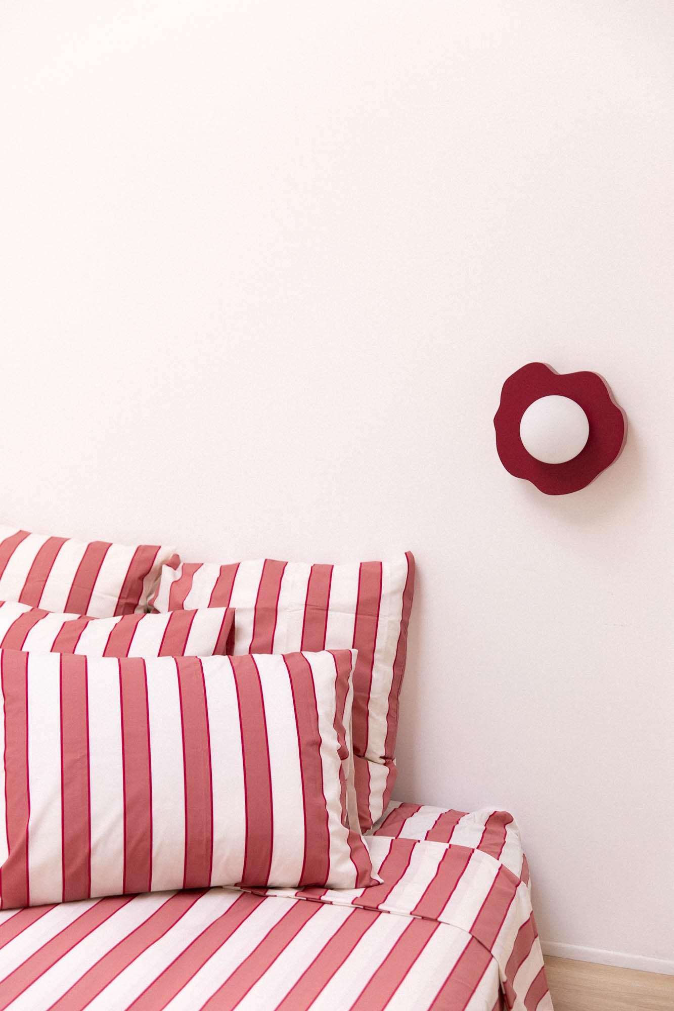 VOLUBILIS colored wall light