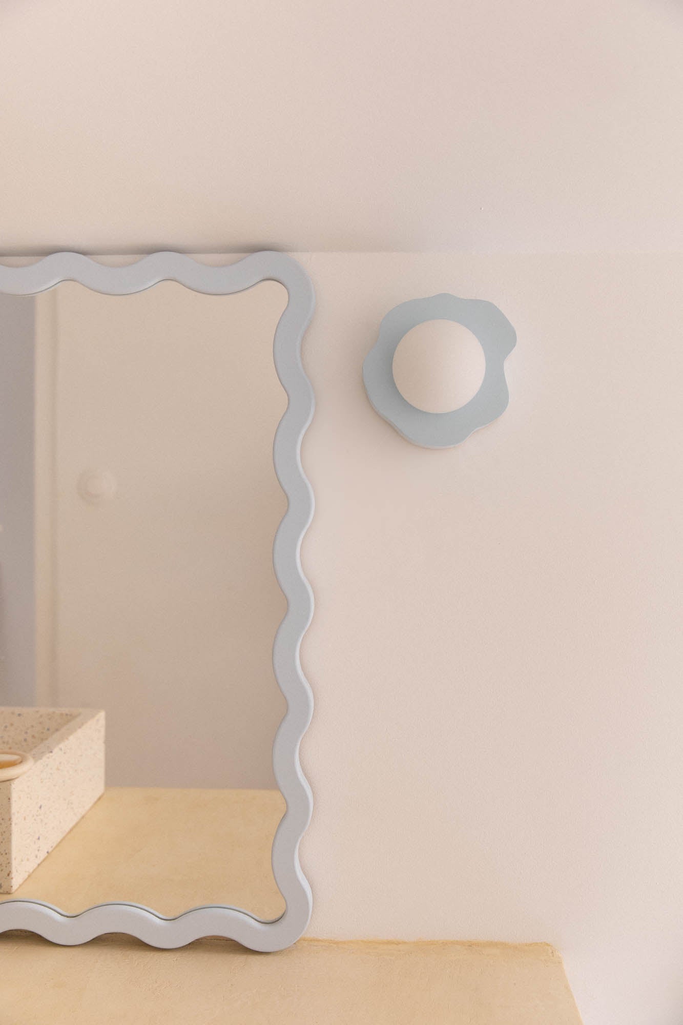 Applique murale VOLUBILIS colorée