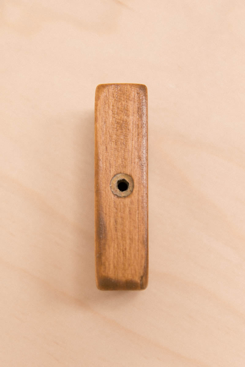 Bouton de meuble ondulé en hêtre imparfait