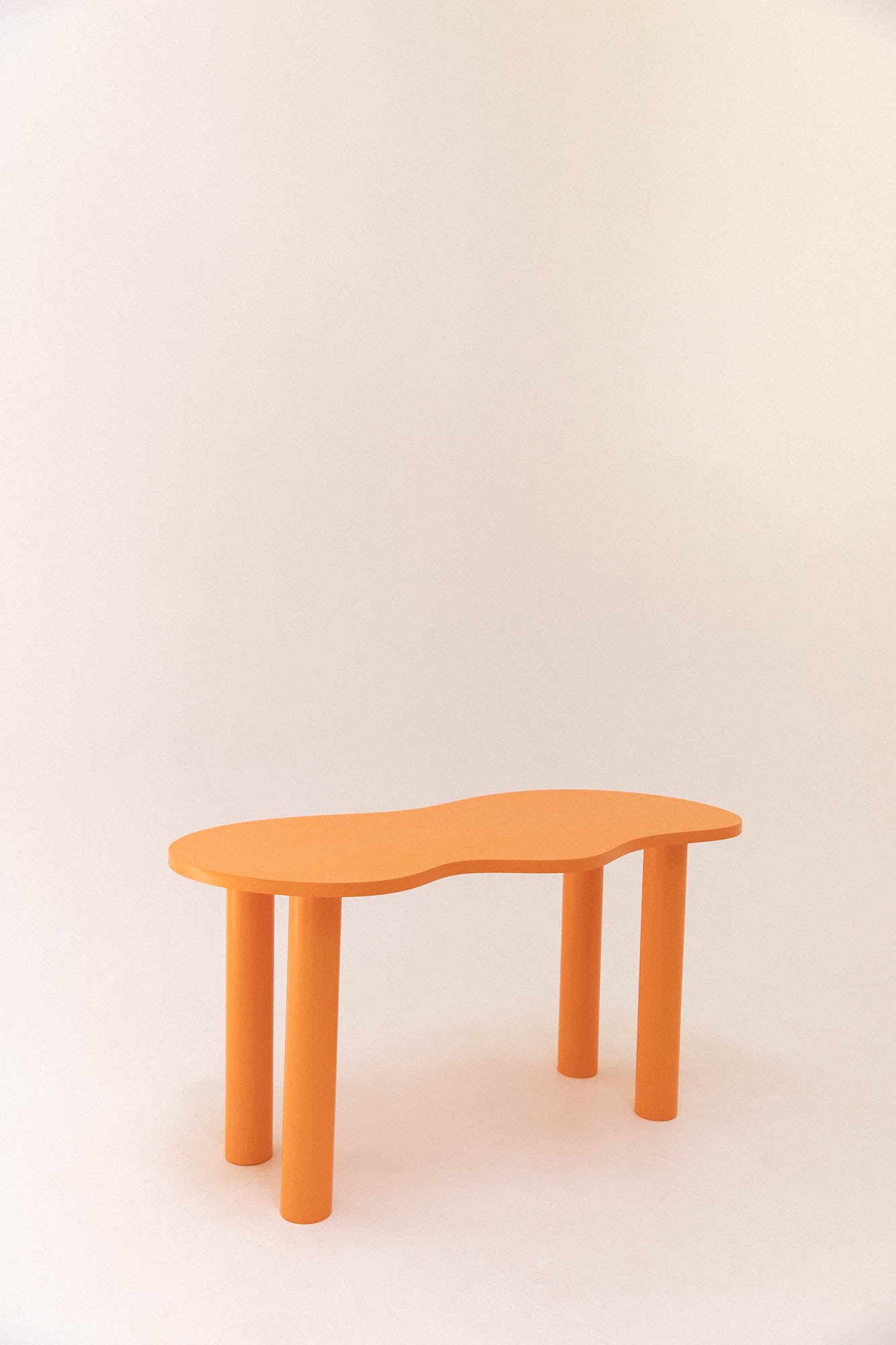 Petite table à manger HARICOT colorée