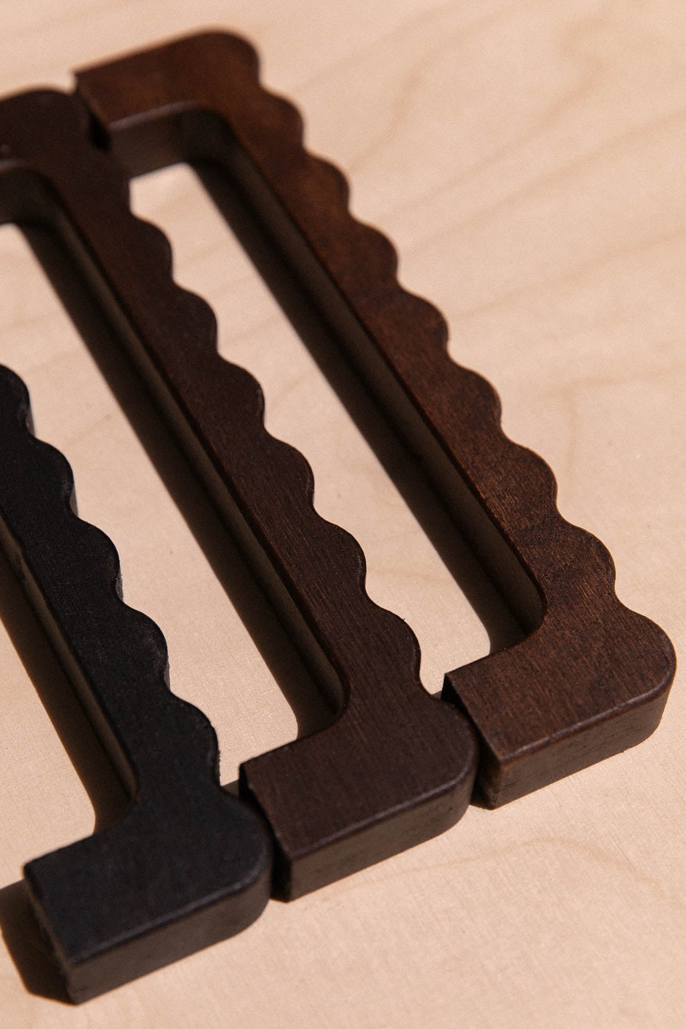 Grande poignée ondulée en chêne