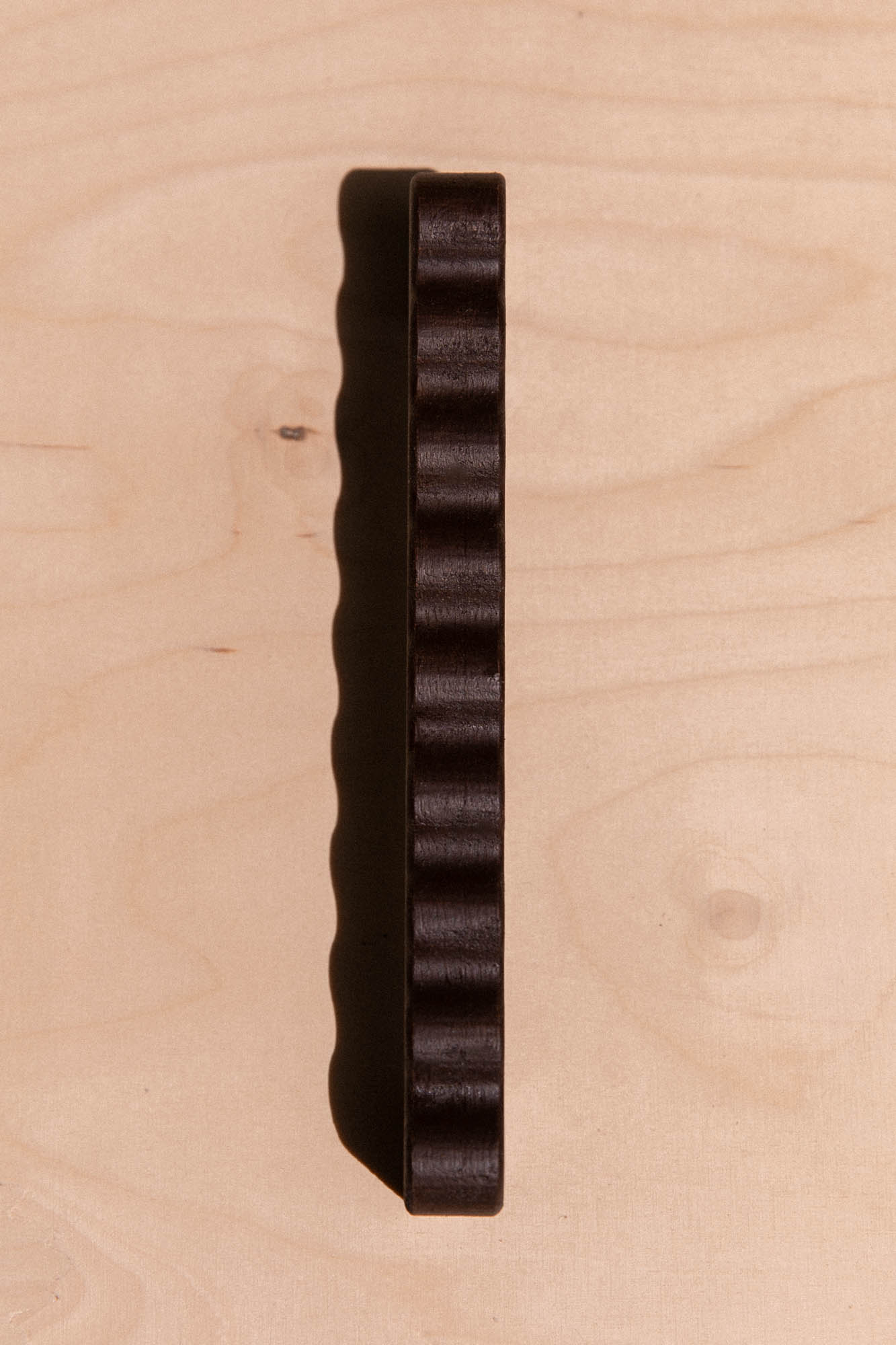 Grande poignée ondulée en chêne