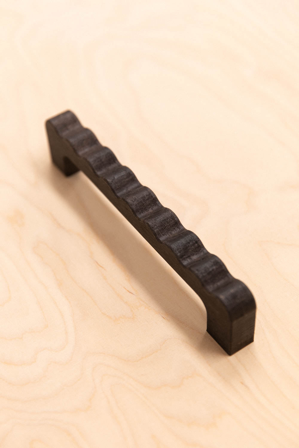 Grande poignée ondulée en chêne