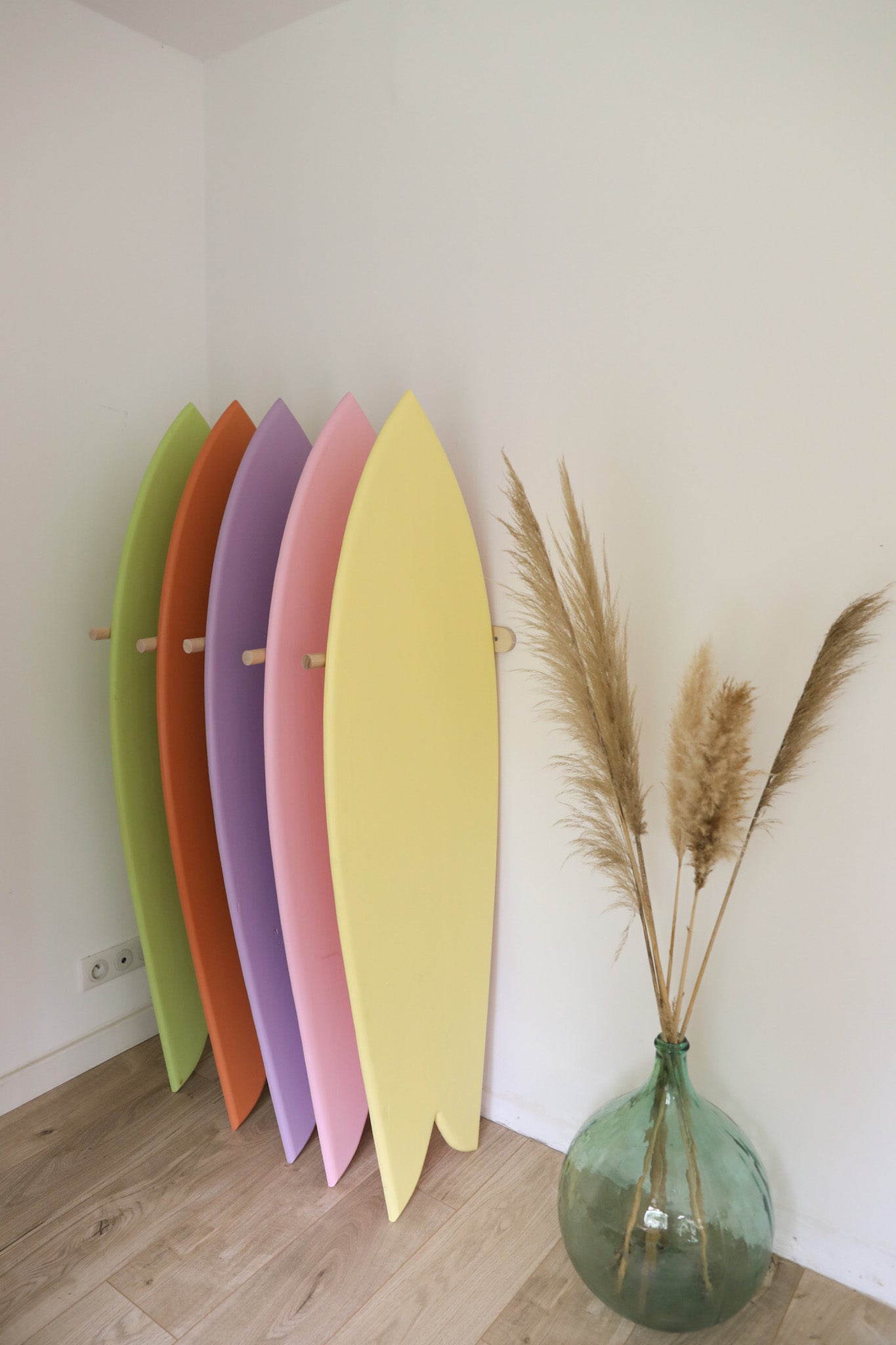 Support mural multiple pour planches de surf