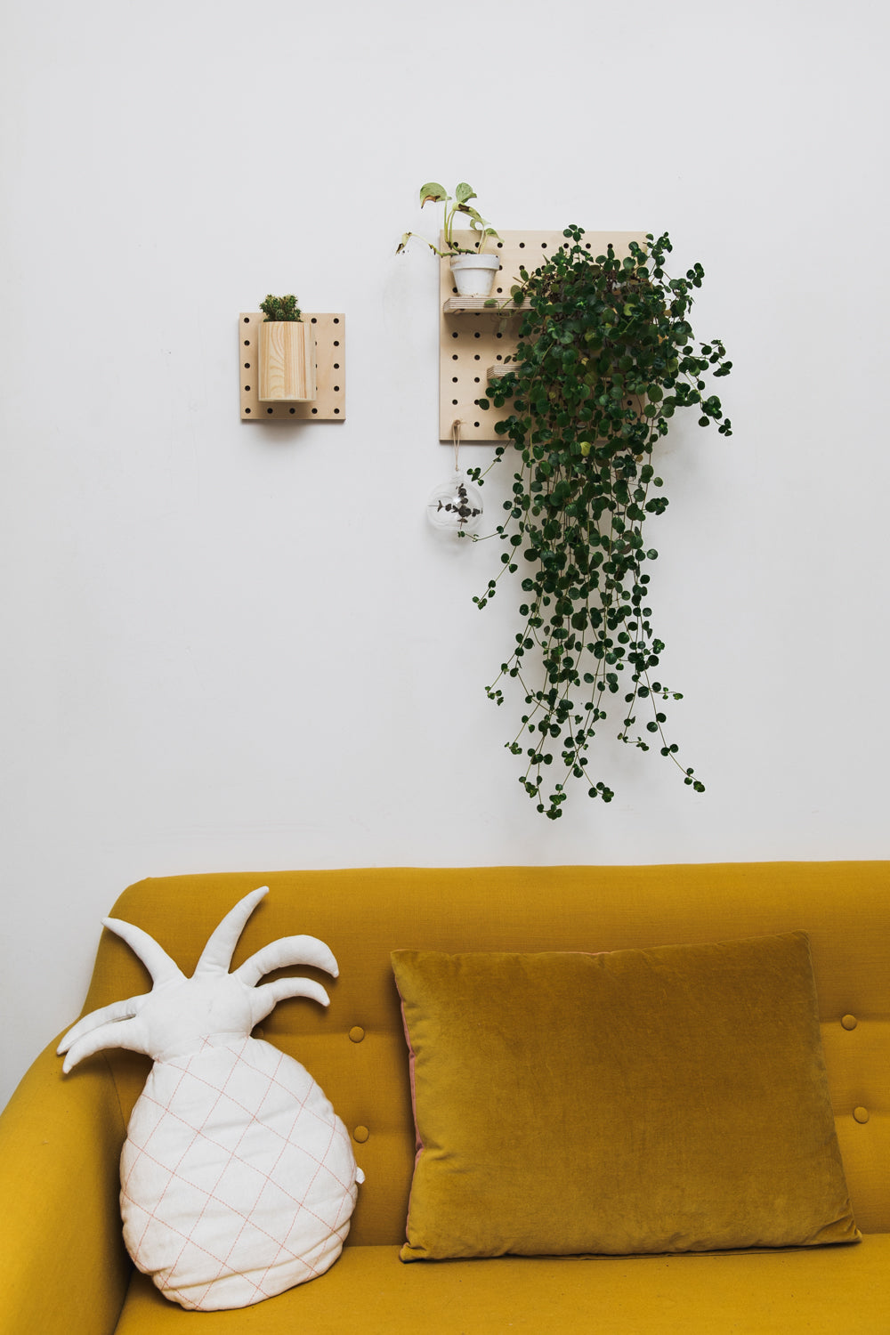 Medium square pegboard