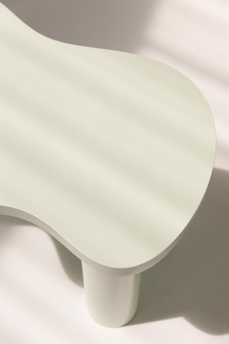 Petite table basse HARICOT colorée