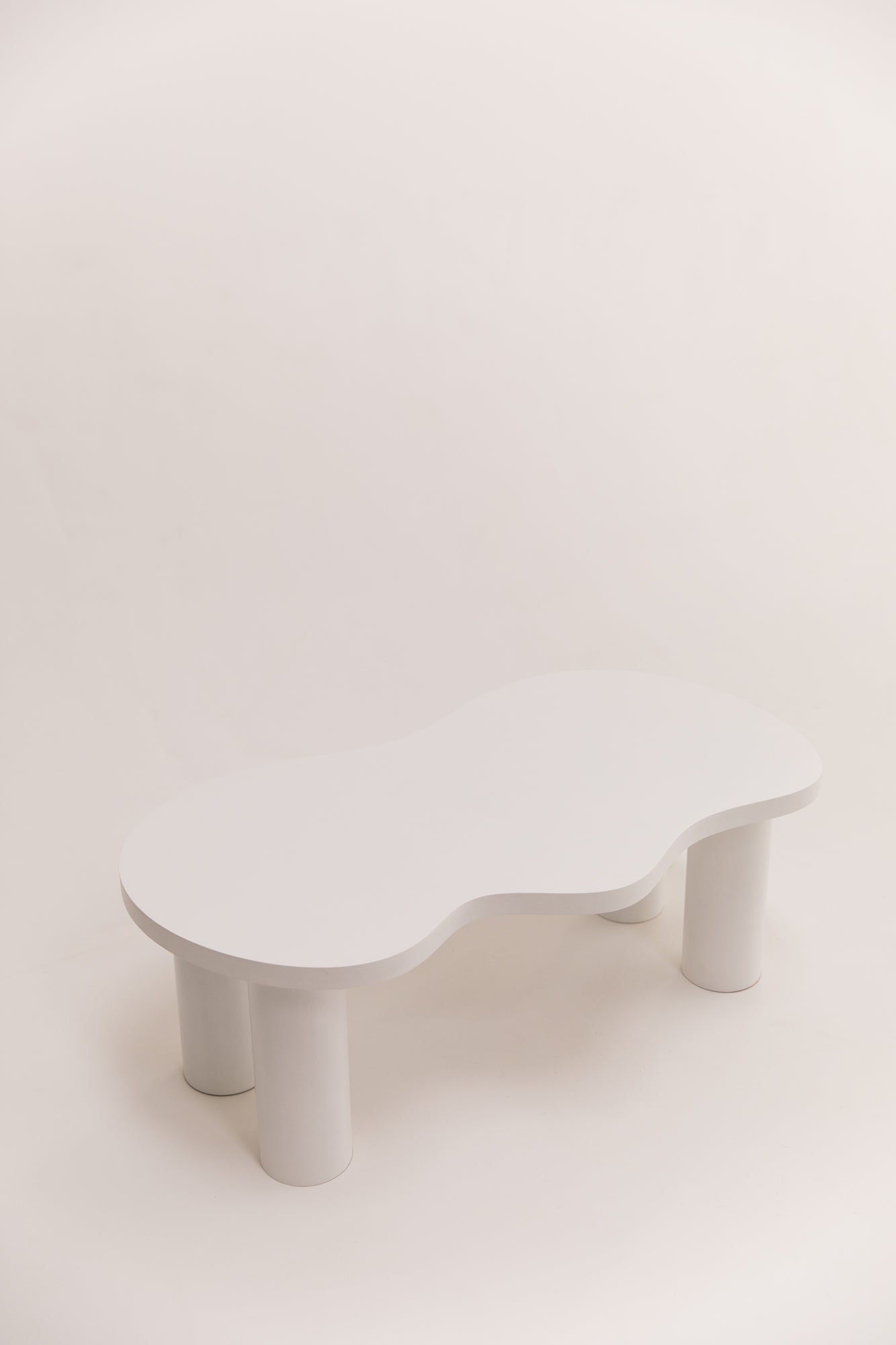 Petite table basse HARICOT colorée
