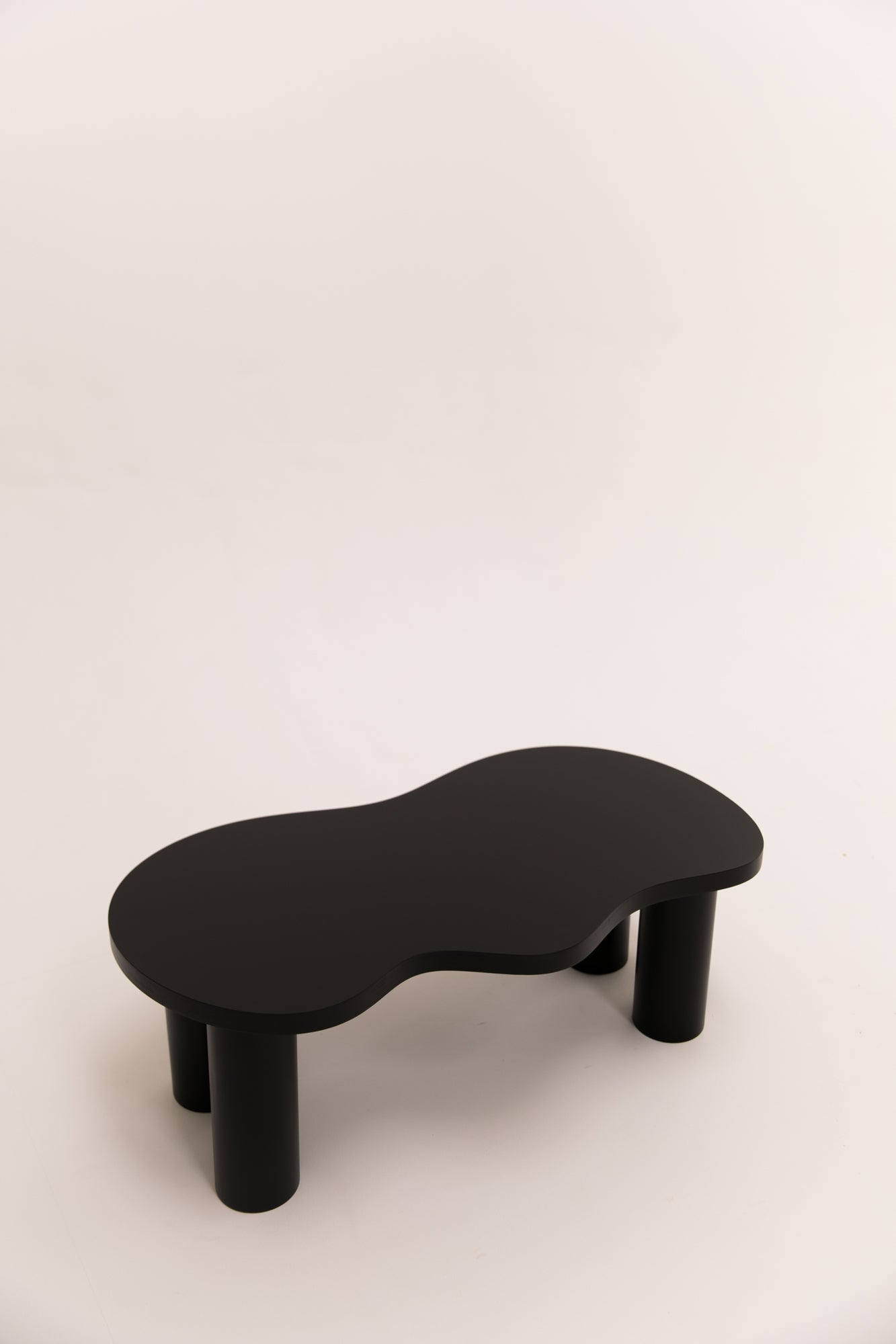 Petite table basse HARICOT colorée