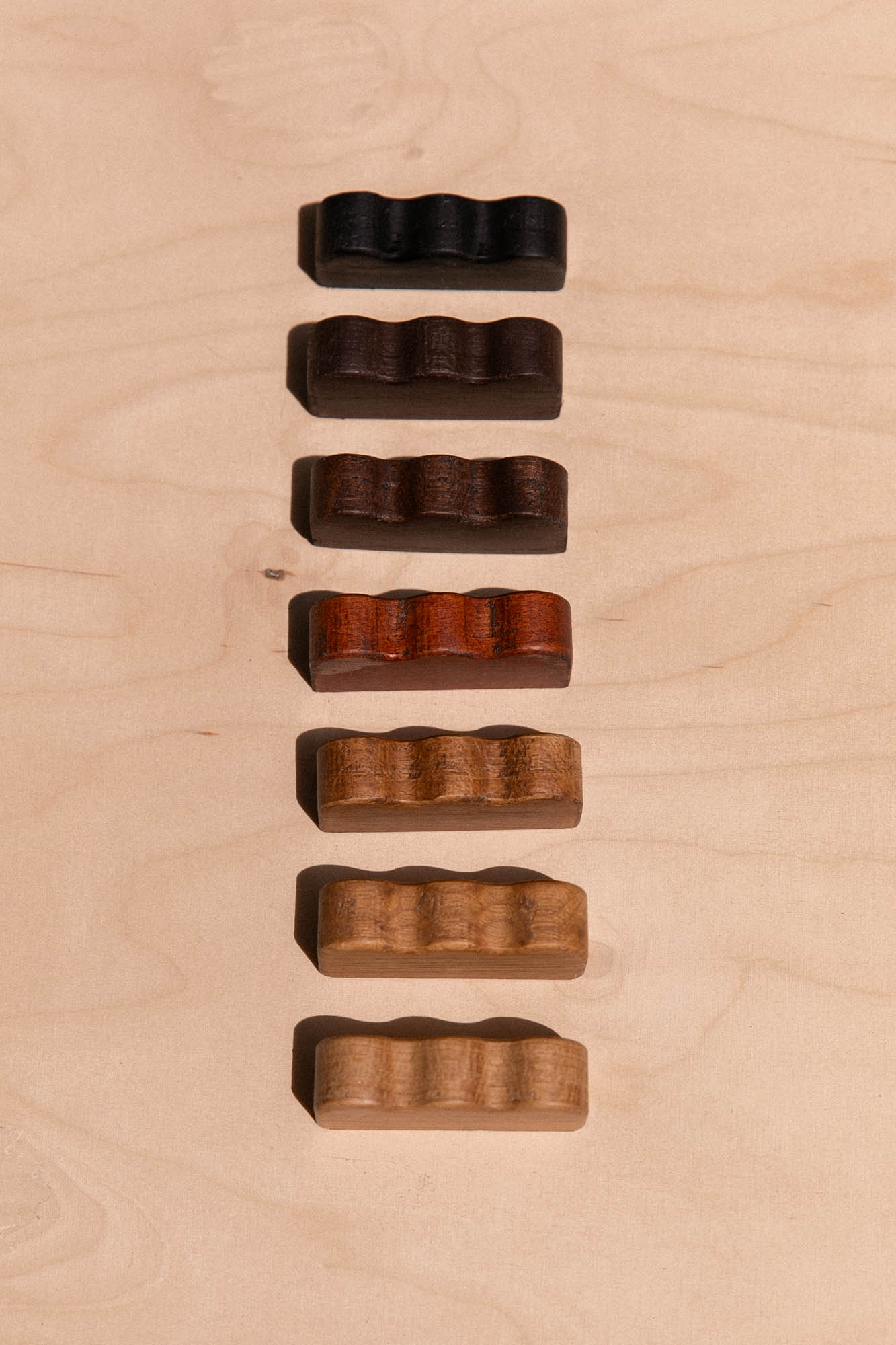 Bouton de meuble ondulé en chêne