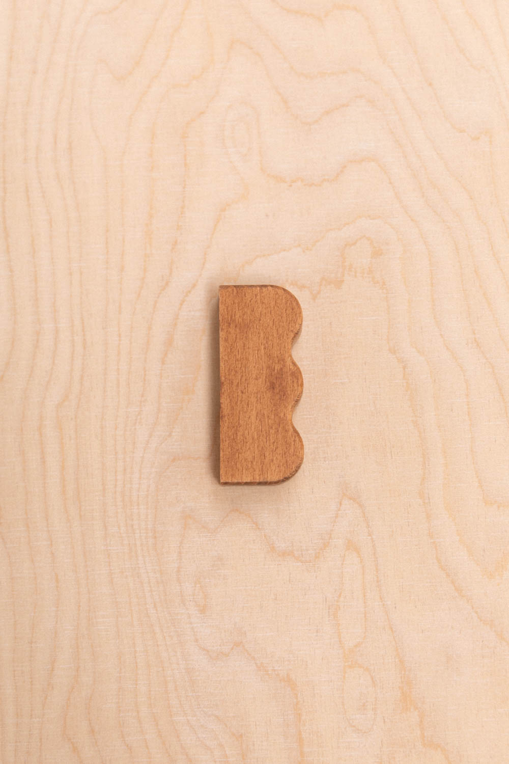Bouton de meuble ondulé en hêtre