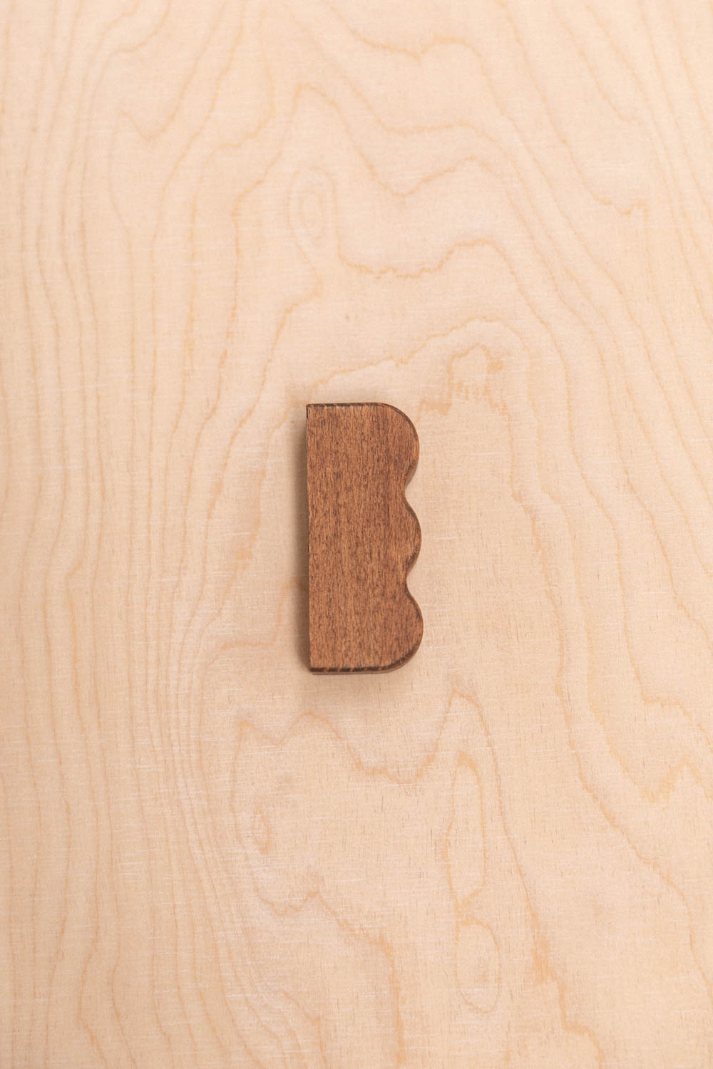 Bouton de meuble ondulé en hêtre