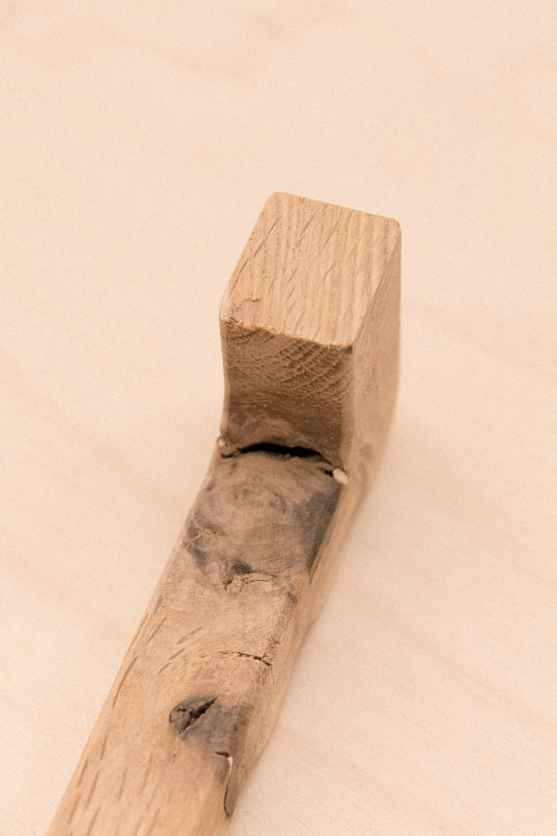 Poignée ondulée en chêne imparfaite