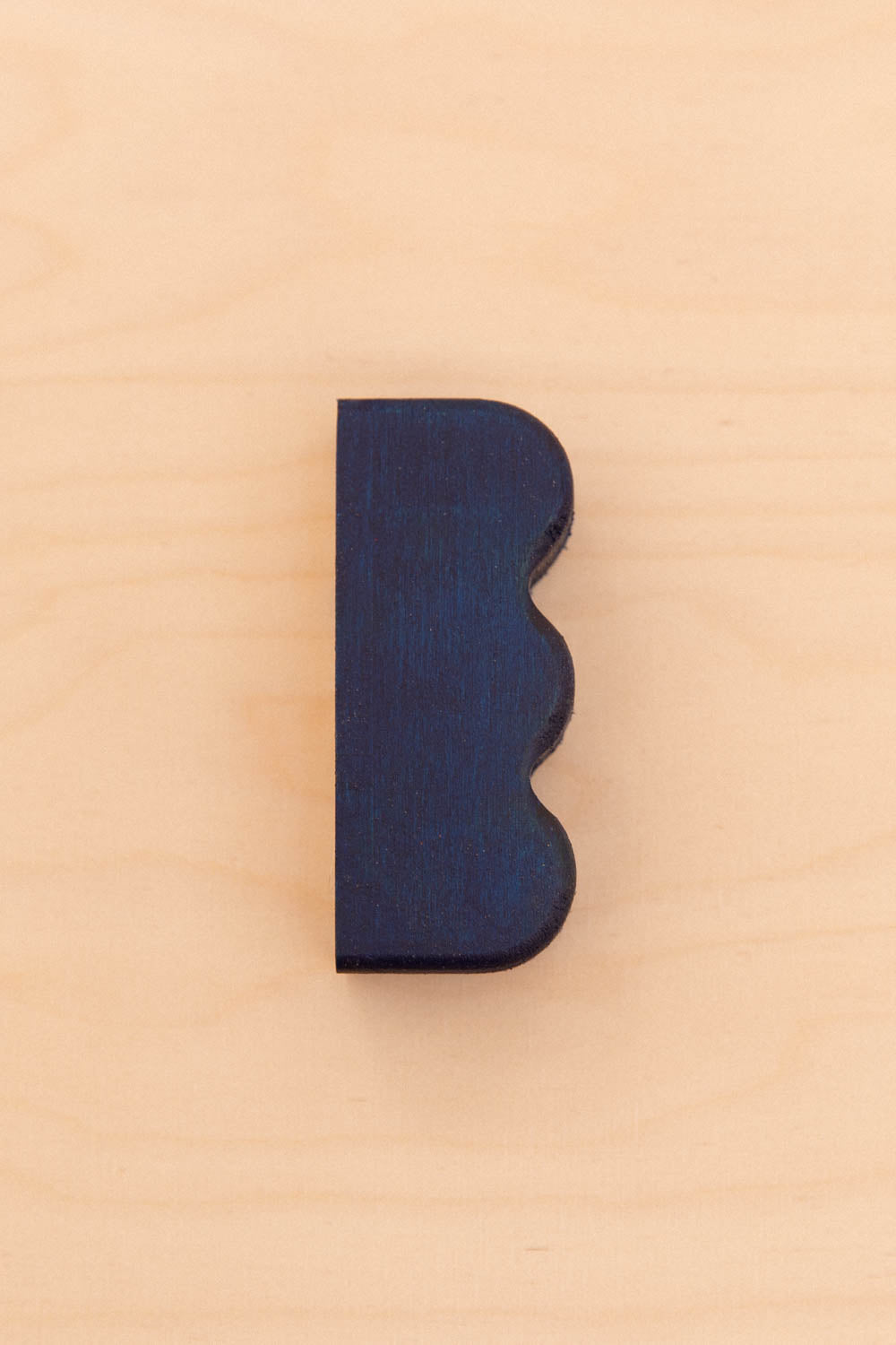 Bouton de meuble ondulations sur le côté en chêne