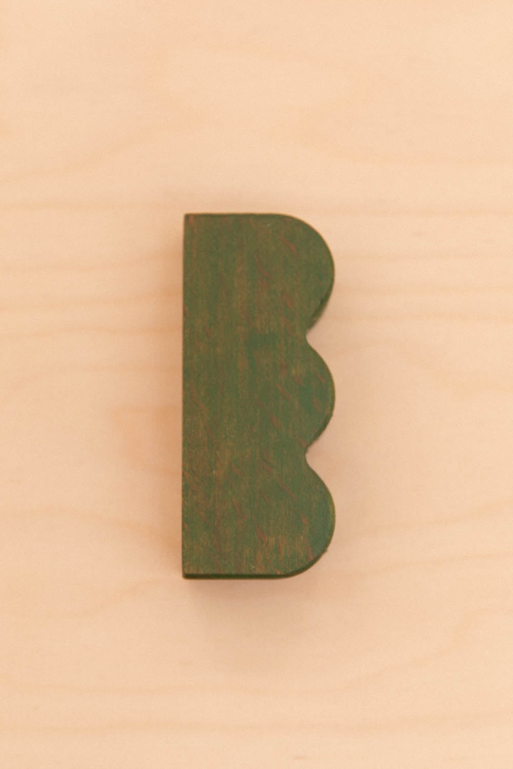 Bouton de meuble ondulations sur le côté en chêne