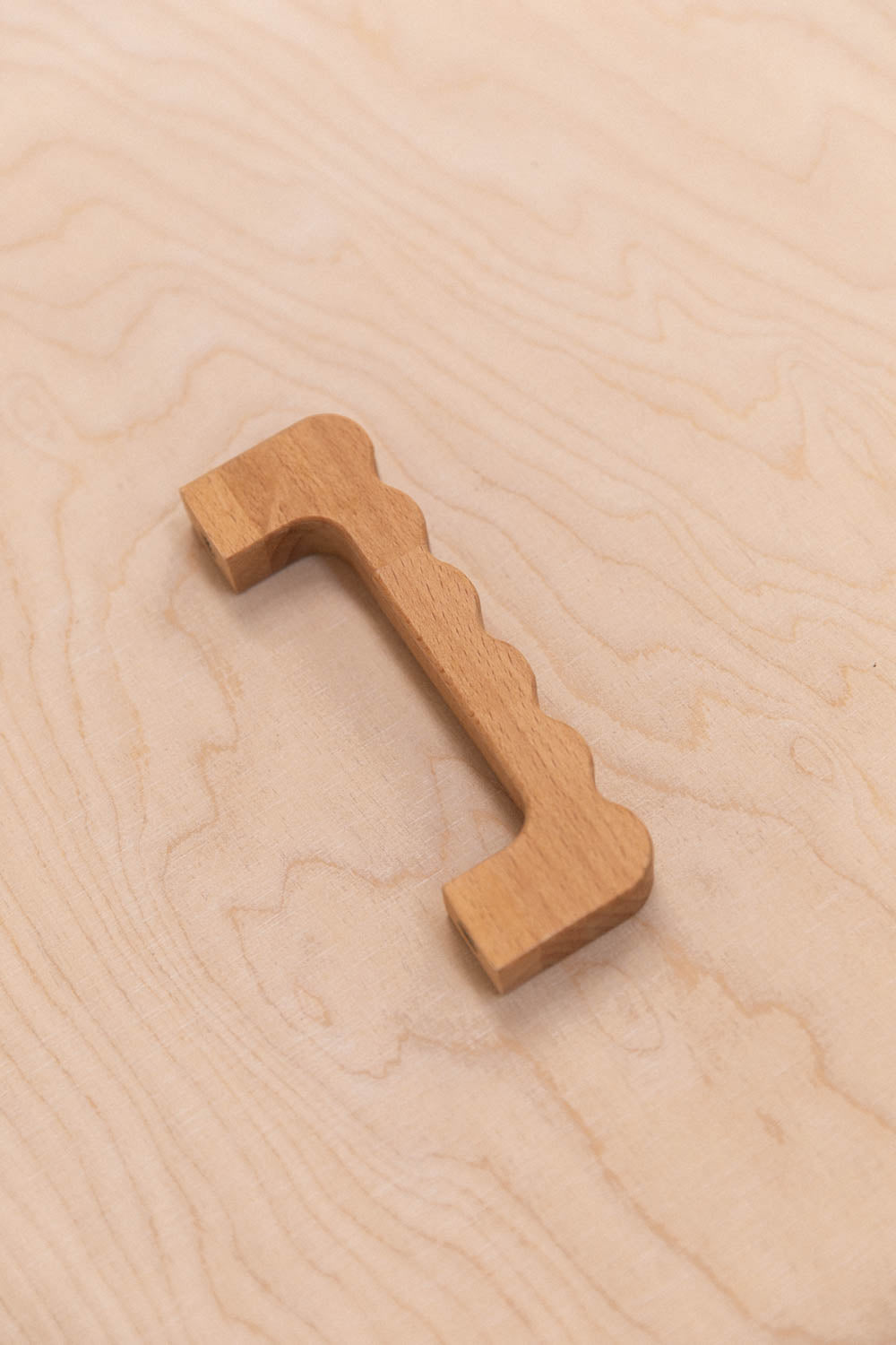 Poignée ondulée en hêtre