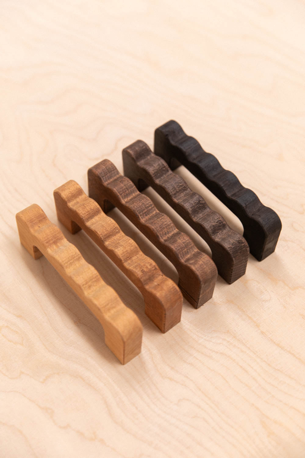 Poignée ondulée en hêtre