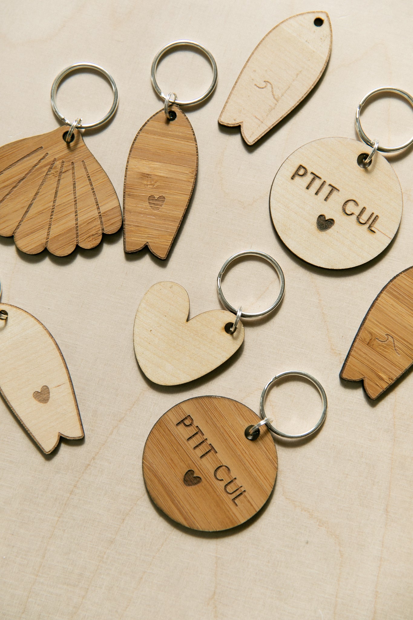 Porte-clés rond en bois P'tit cul