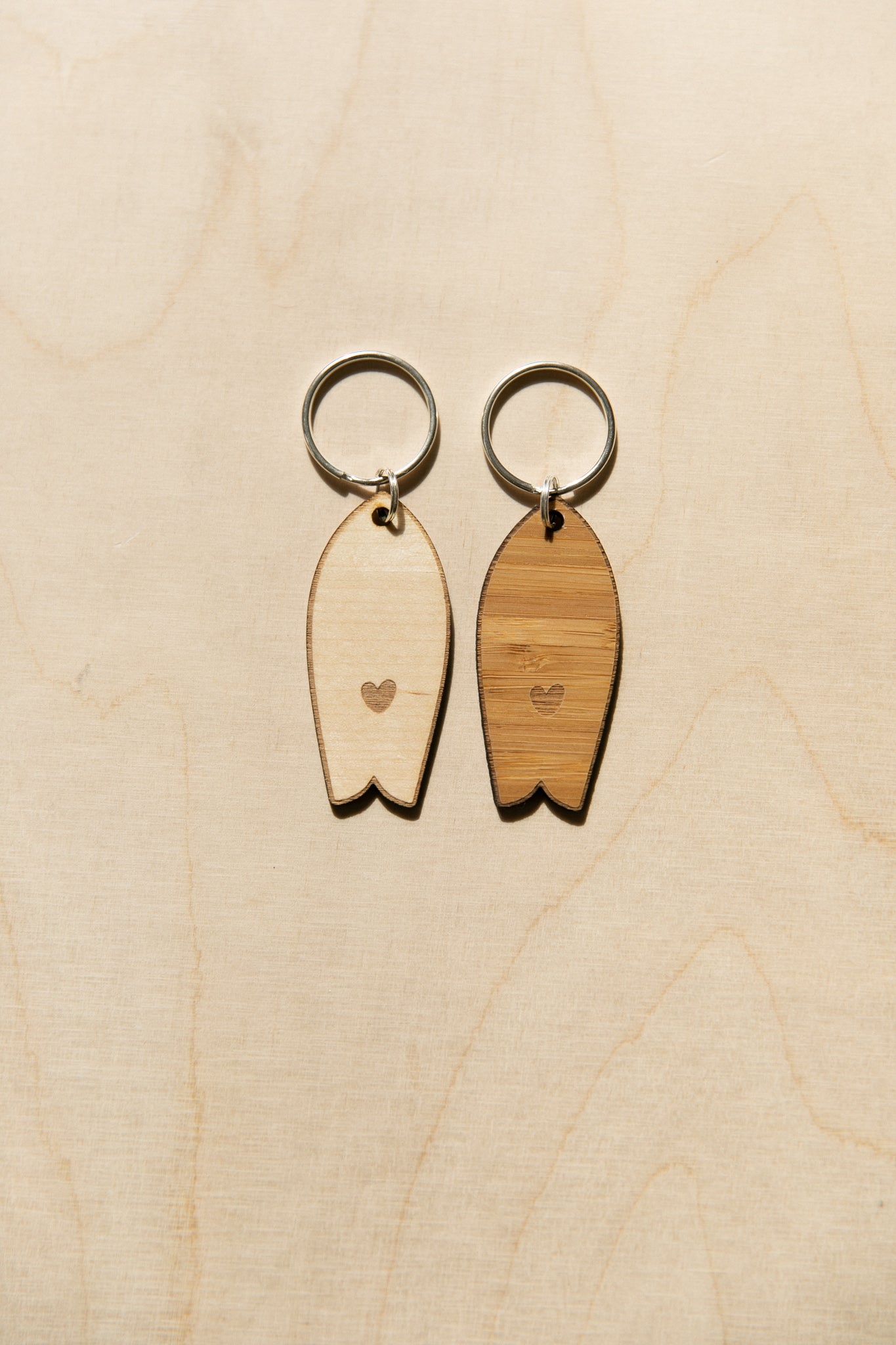 Porte-clés Surf motif coeur Bois