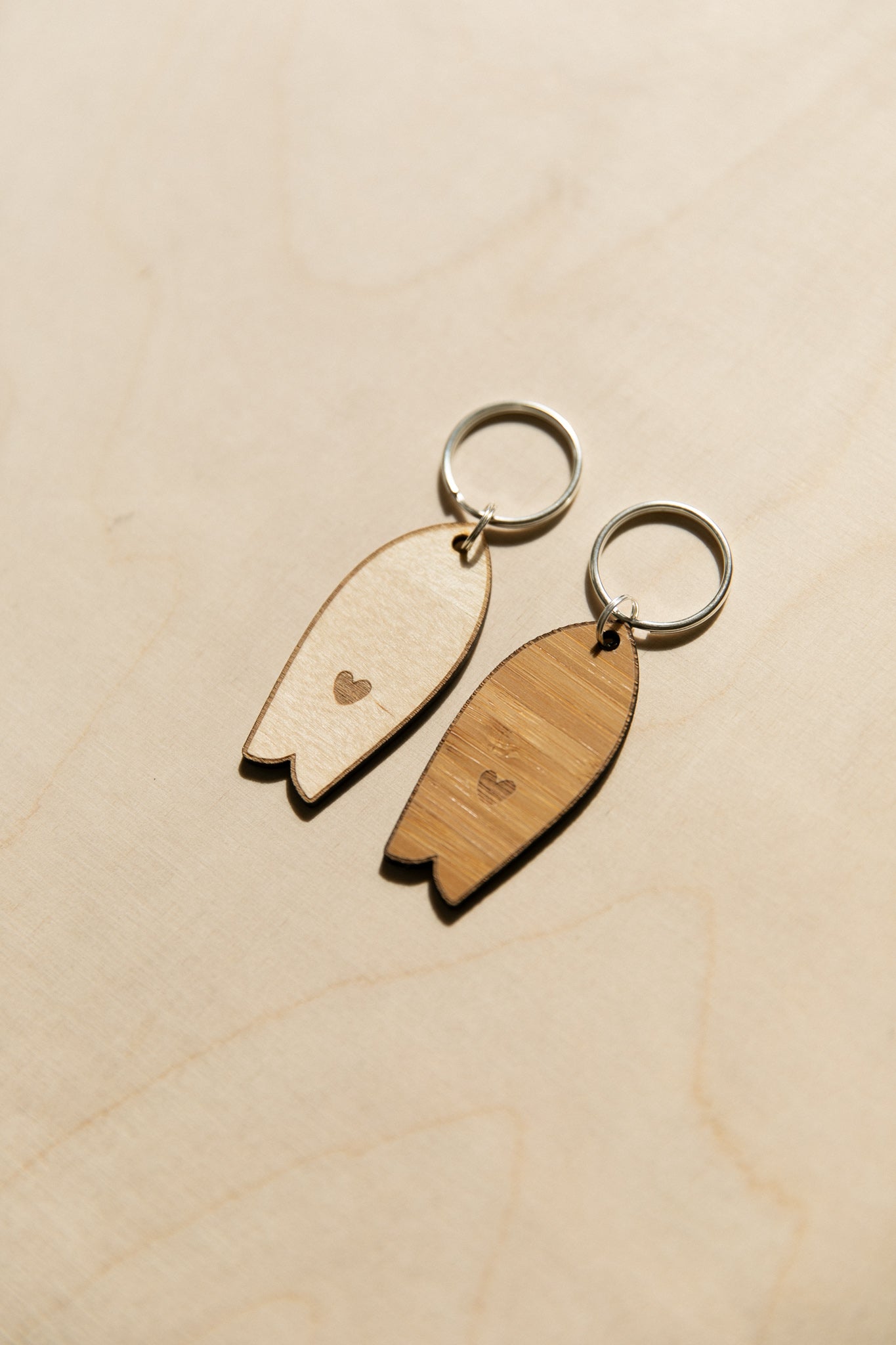 Porte-clés Surf motif coeur Bois