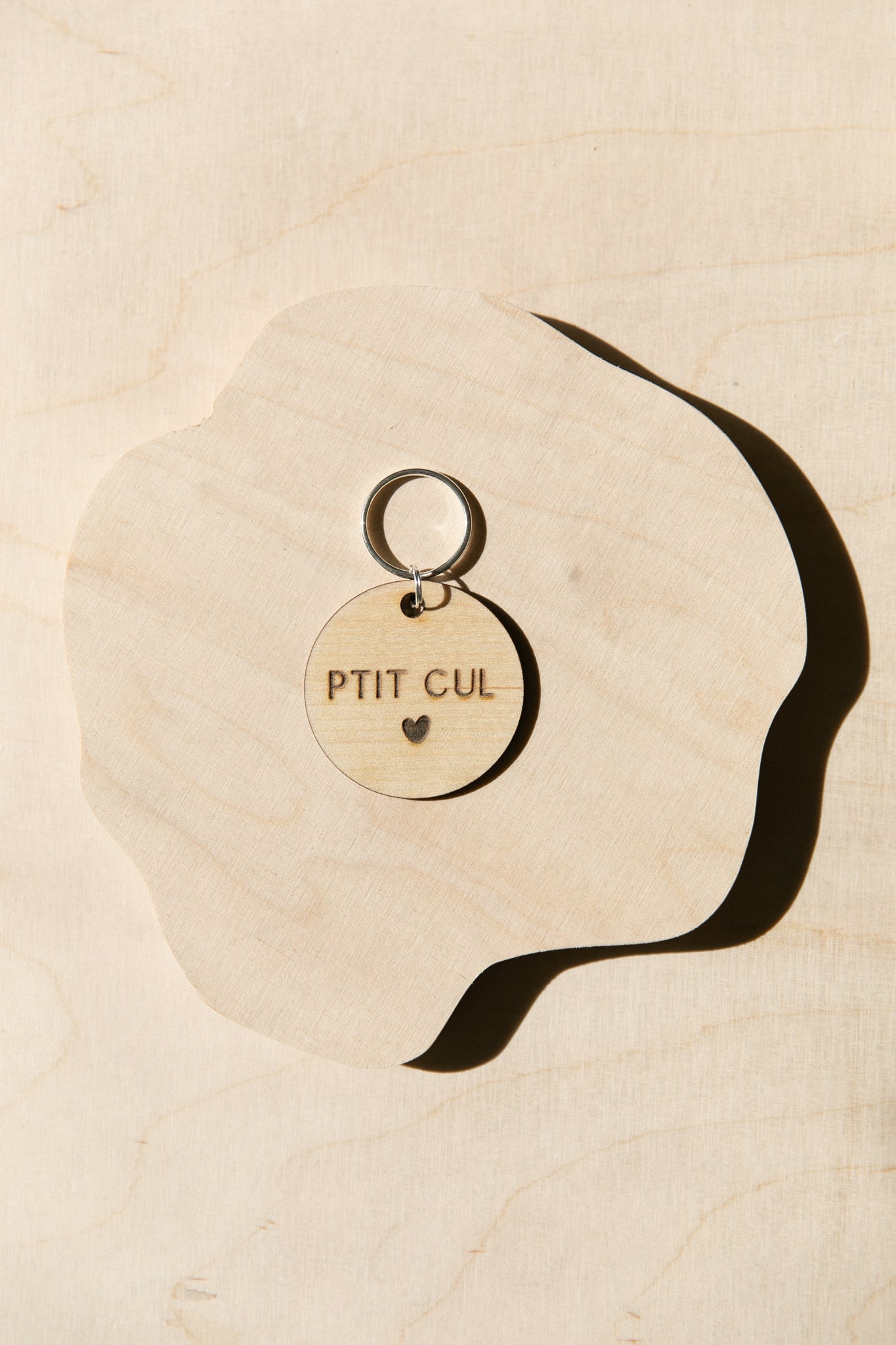 Porte-clés rond en bois P'tit cul