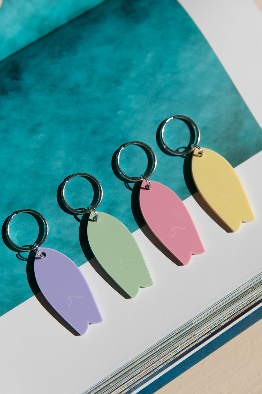 Porte-clés Surf motif vague Pastel