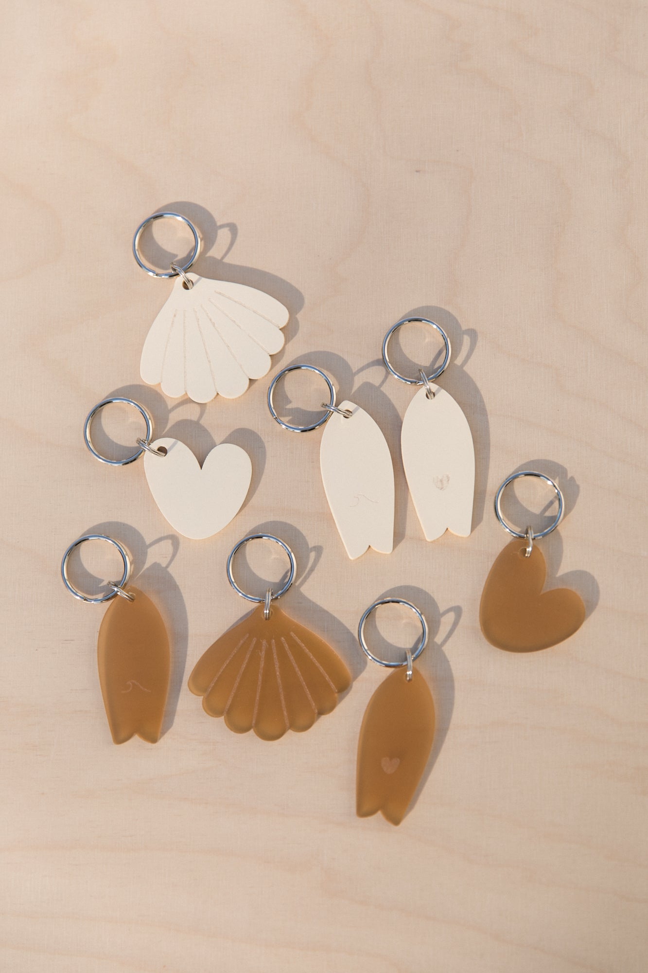 Bioplastic wave pattern surf key ring