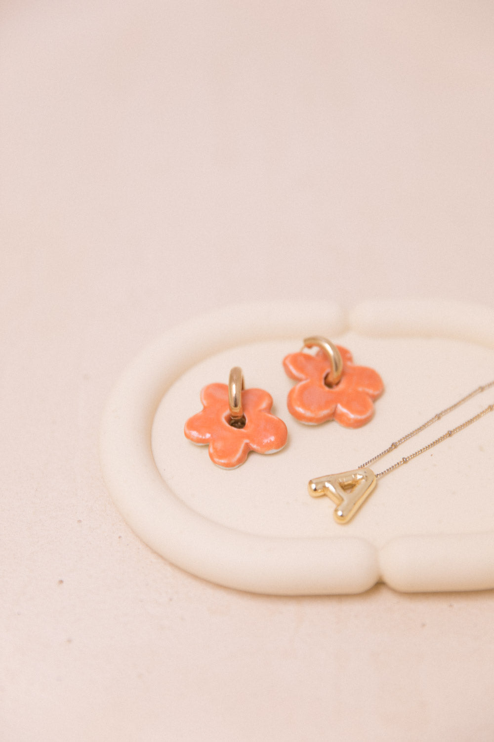 Oval shape pocket in jesmonite