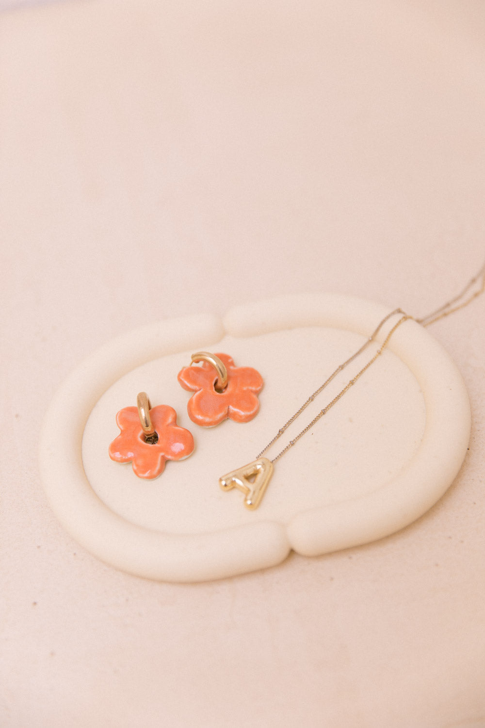 Oval shape pocket in jesmonite