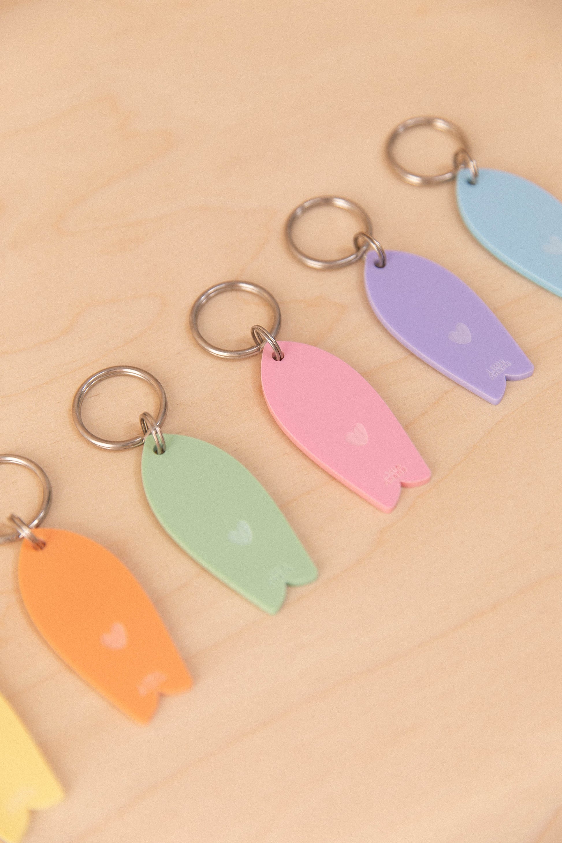 Porte-clés Surf motif coeur Pastel