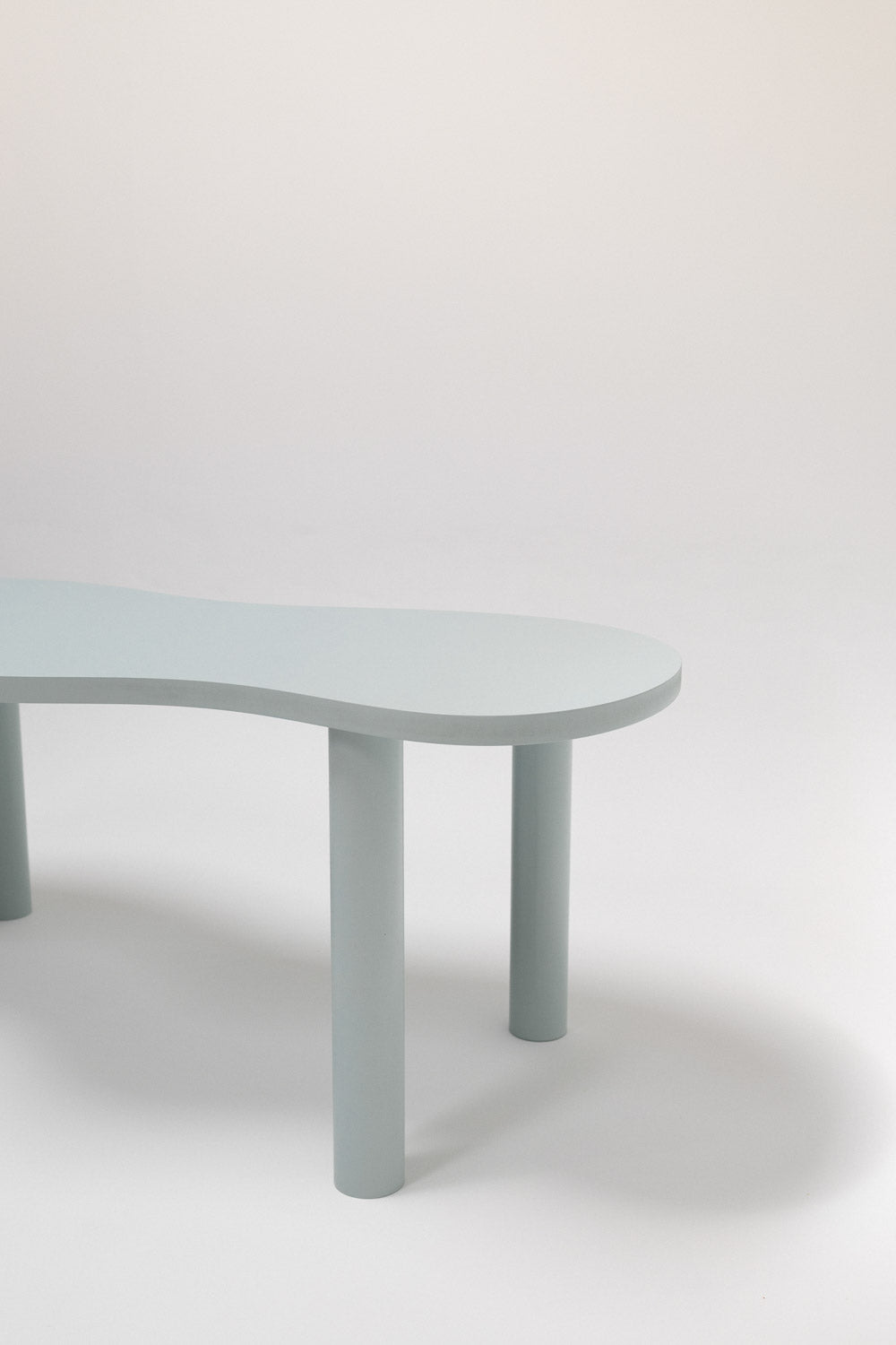 Table à manger HARICOT colorée