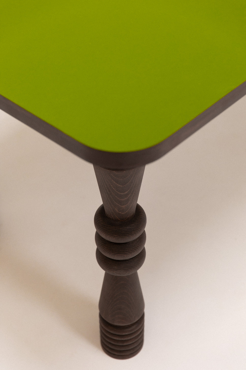 Table à manger SEQUOIA résine