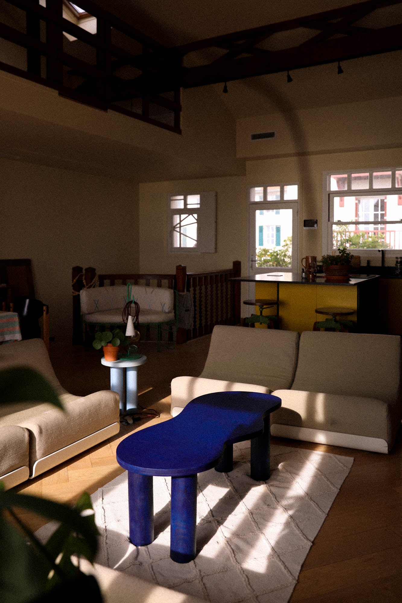 Table basse HARICOT colorée