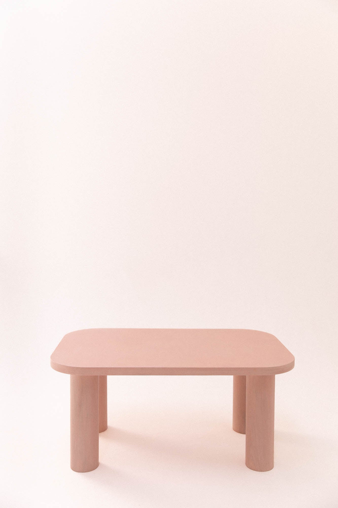 Table basse SEQUOIA rose – modèle d’exposition