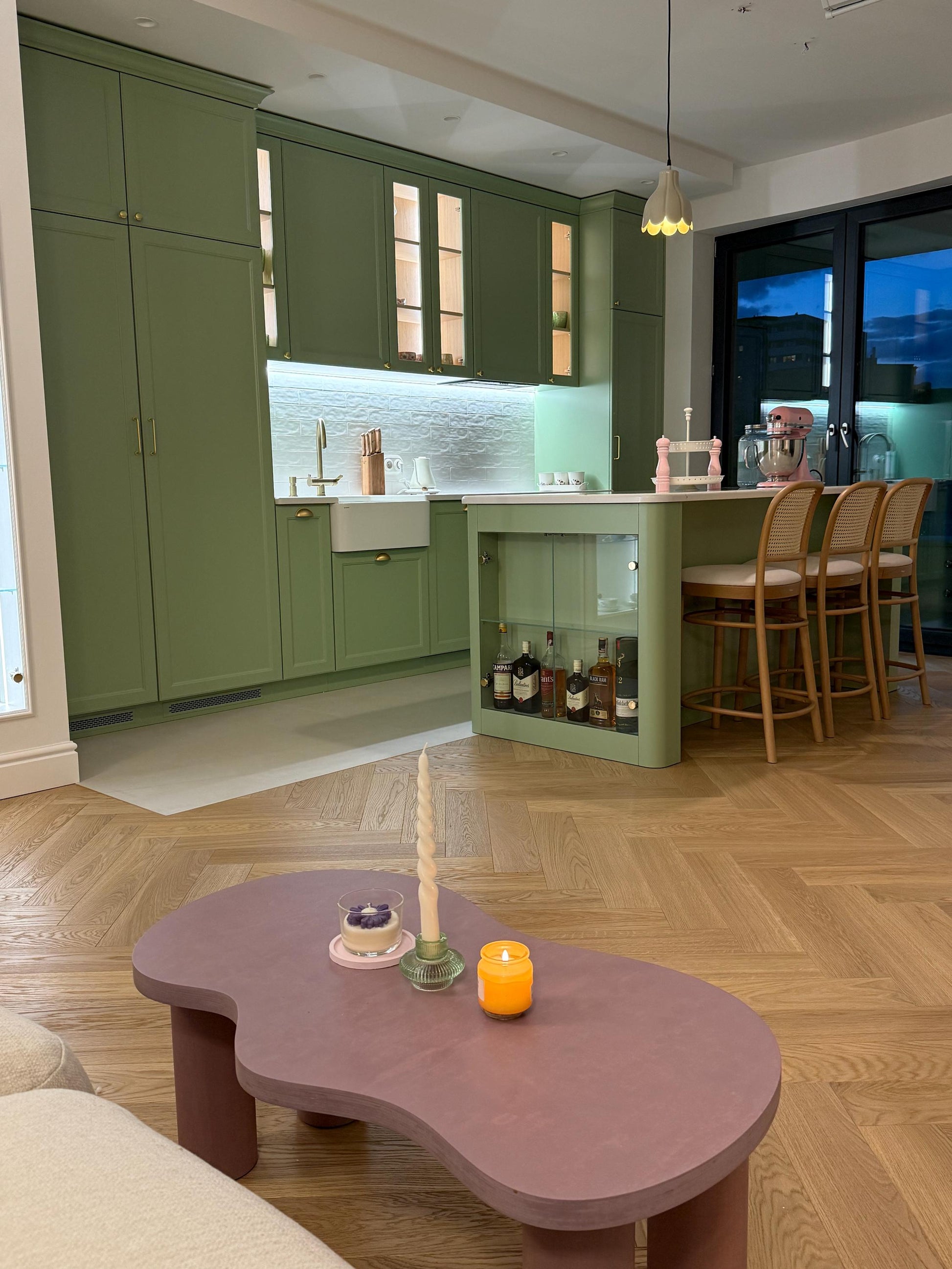 Petite table basse HARICOT colorée