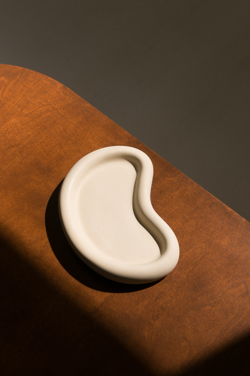 Grand vide poche edamame en jesmonite