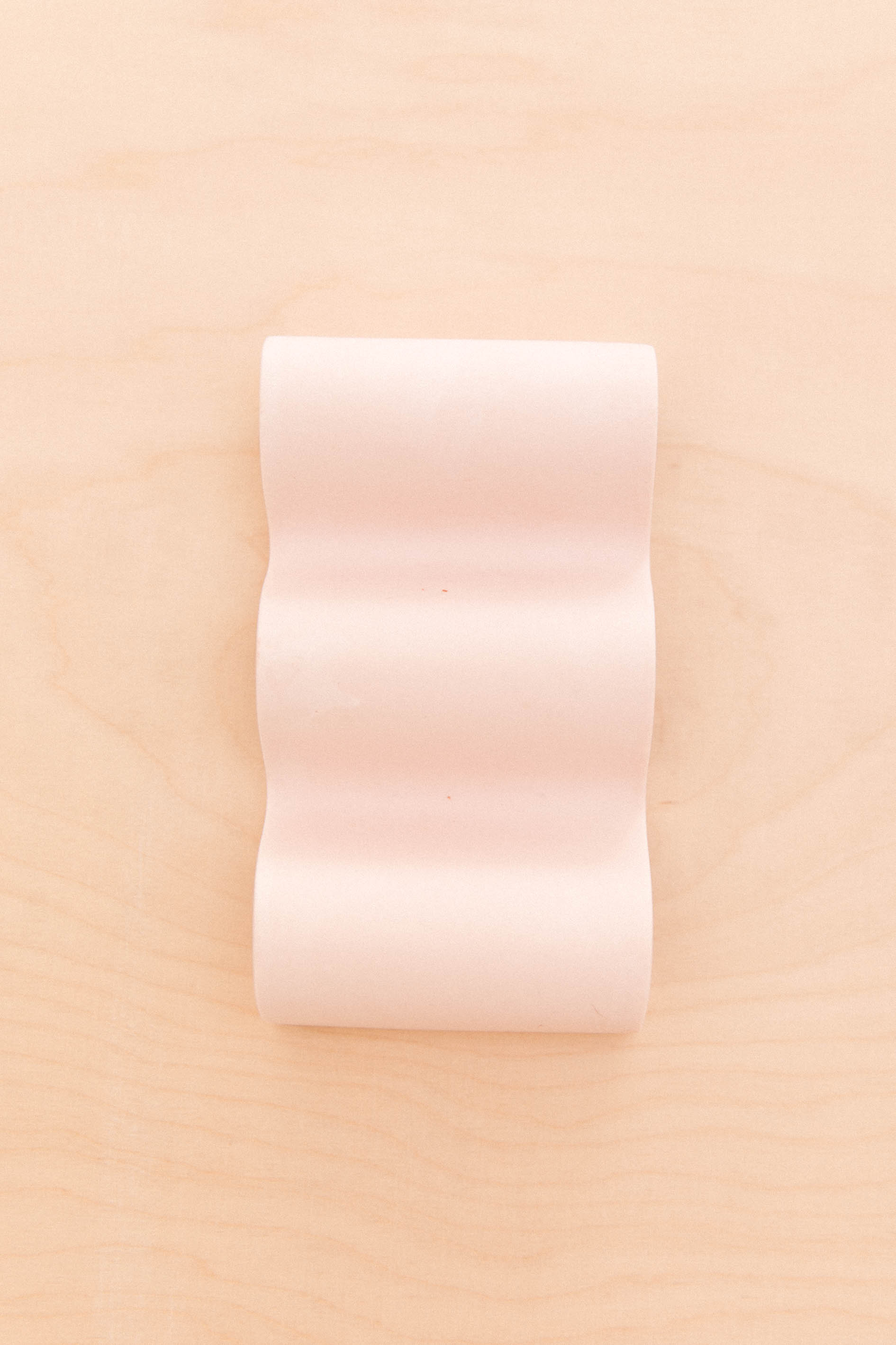 Jesmonite wave-shaped sponge holder