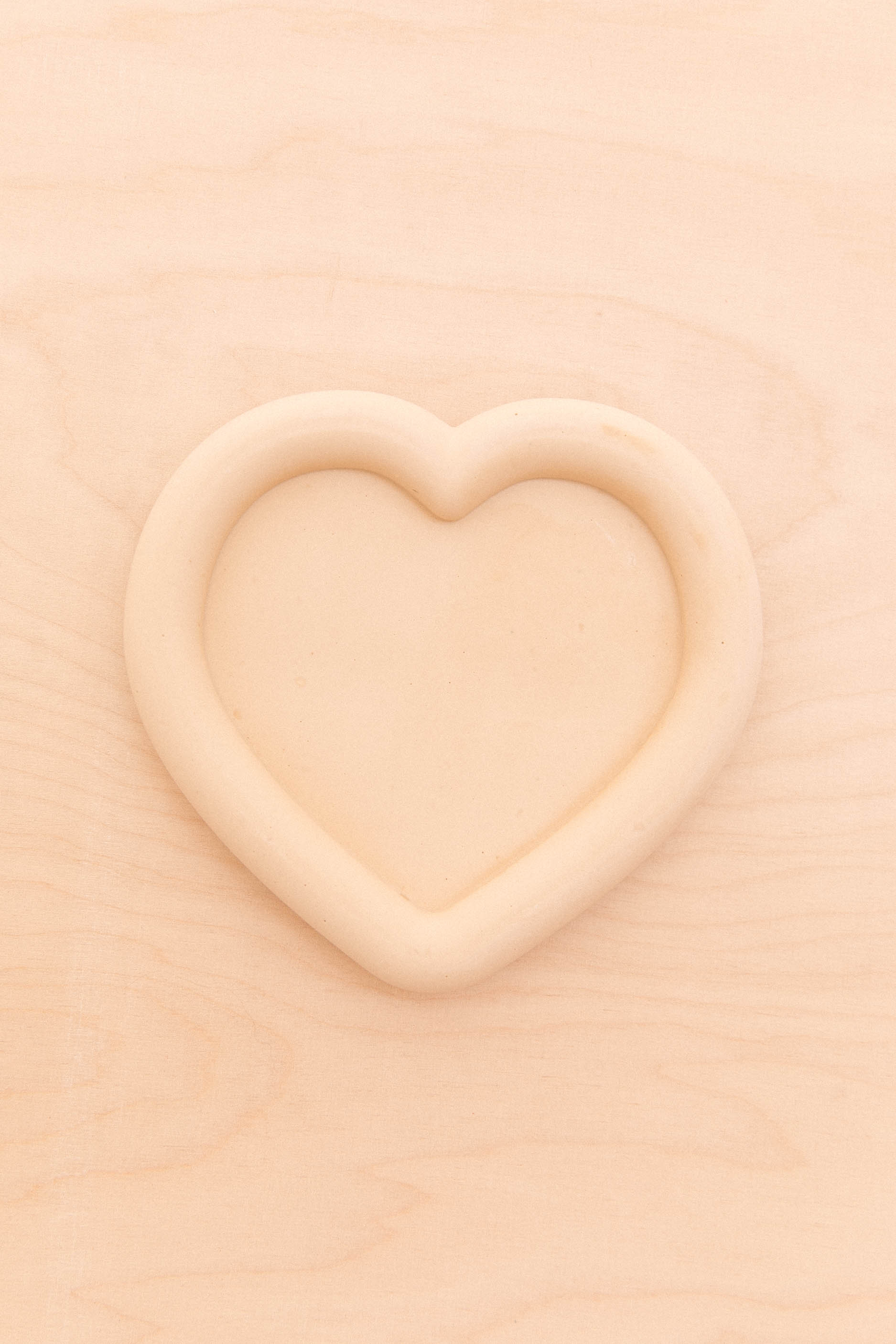 Jesmonite heart-shaped empty pocket