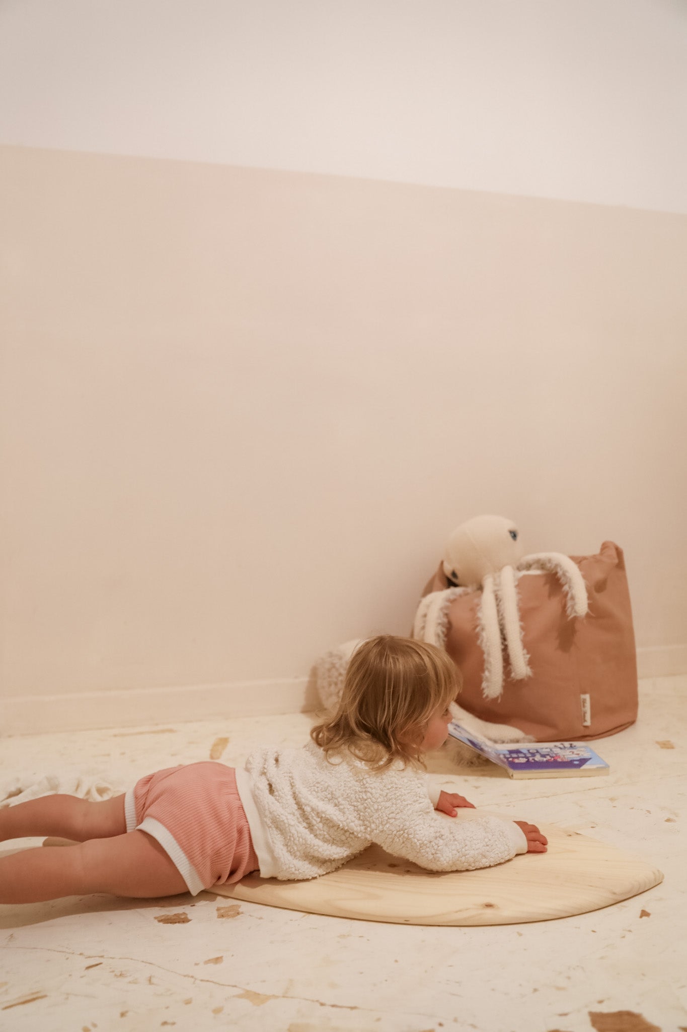 Petite planche de surf de décoration en bois