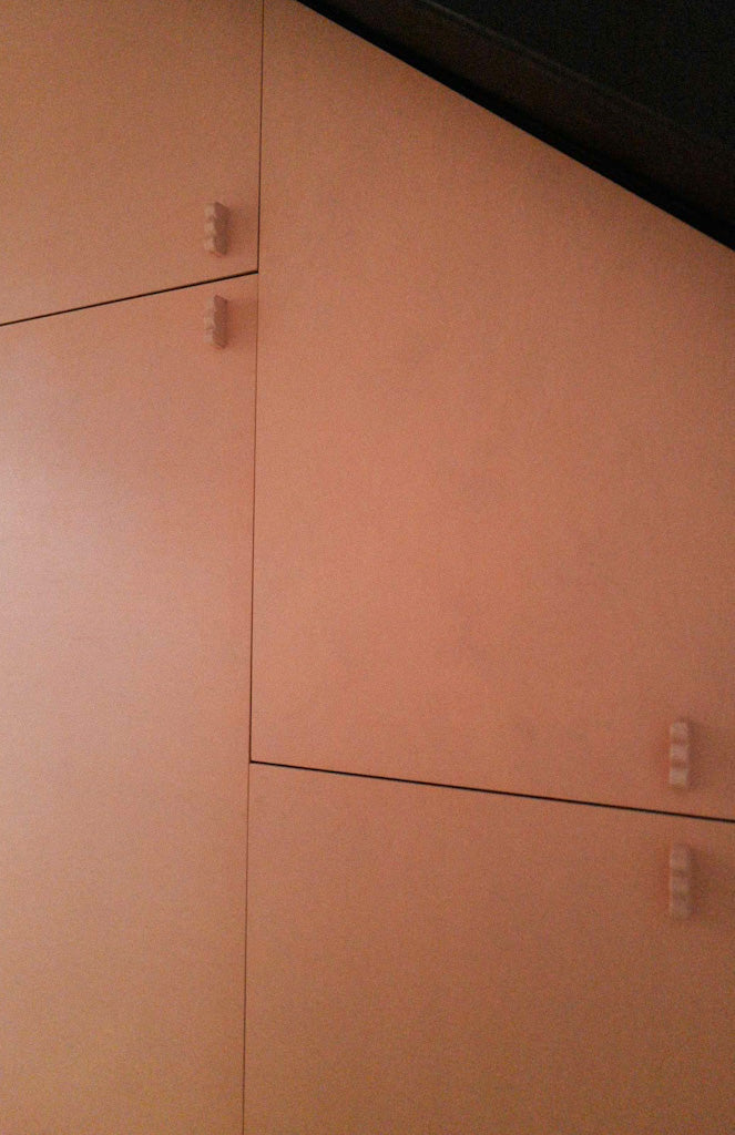 Bouton de meuble ondulé coloré