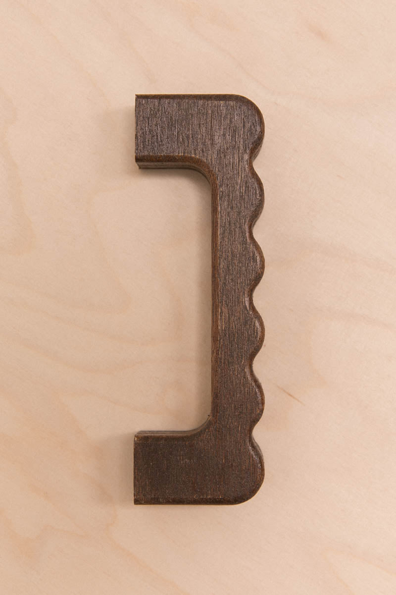 Poignée ondulée en chêne imparfaite