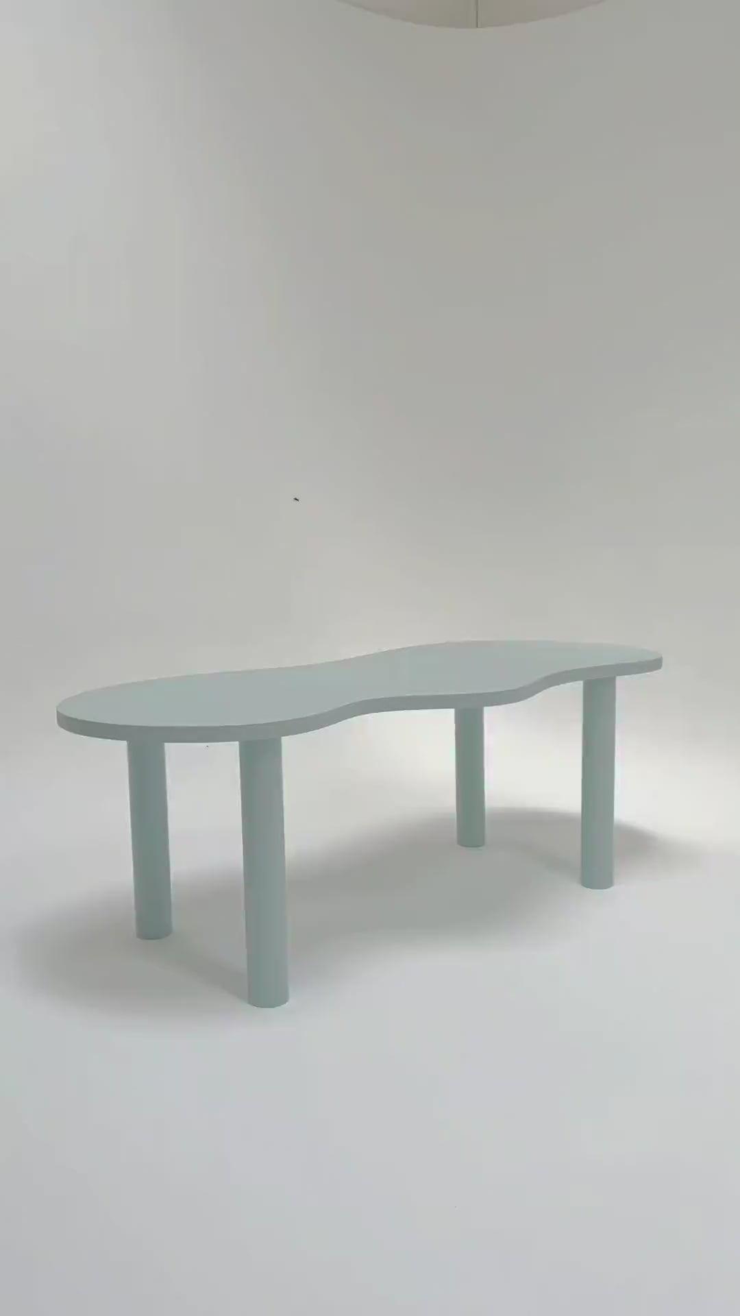 Charger la vidéo : Table à manger HARICOT colorée