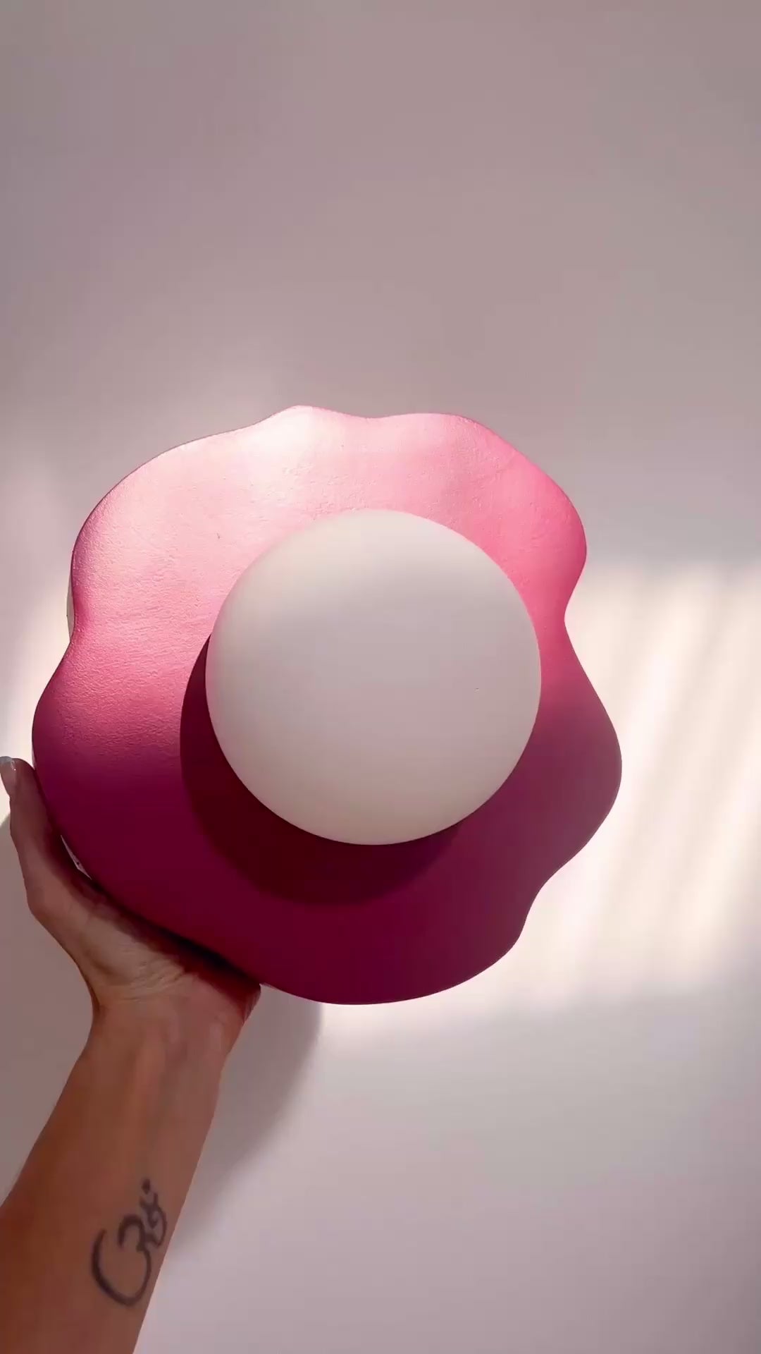 Charger la vidéo : Applique murale VOLUBILIS colorée