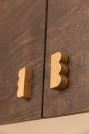 Bouton de meuble ondulations sur le côté en chêne