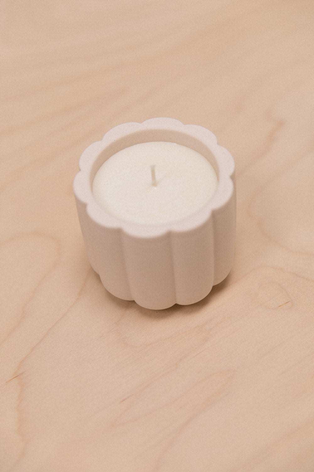 Pot forme fleur en jesmonite imparfait