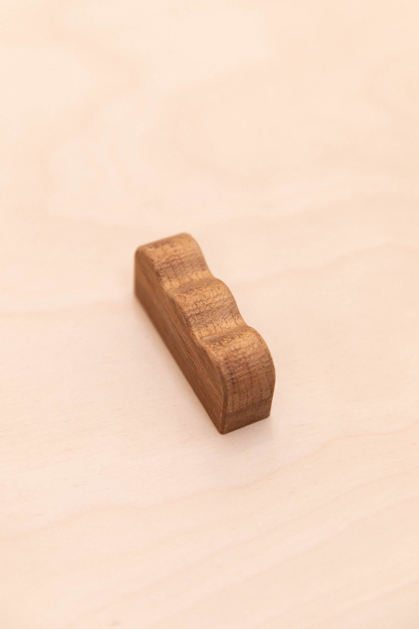 Wavy oak furniture knob