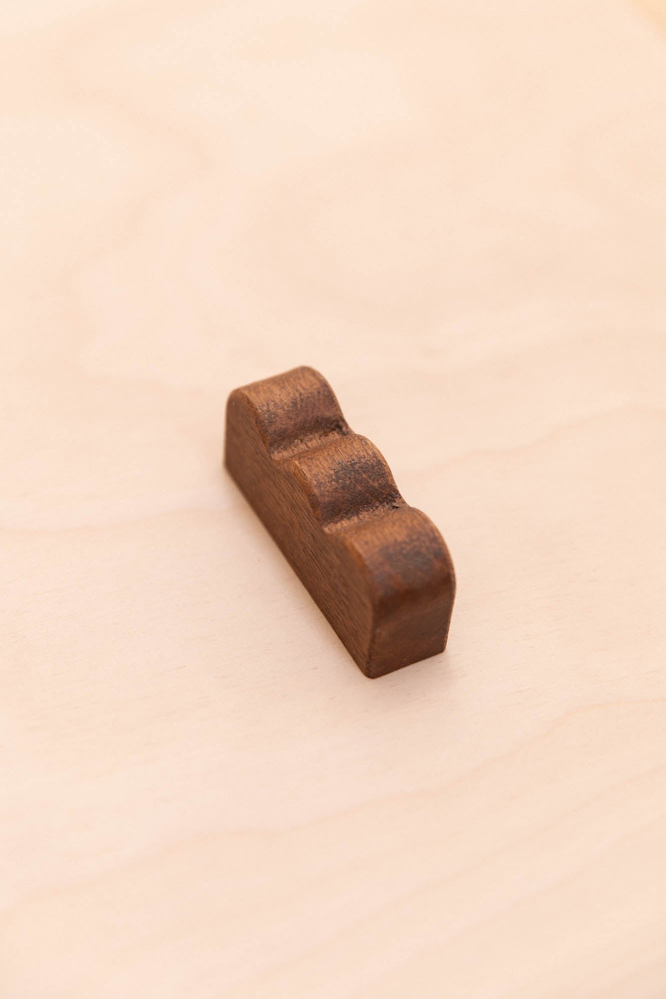 Wavy oak furniture knob