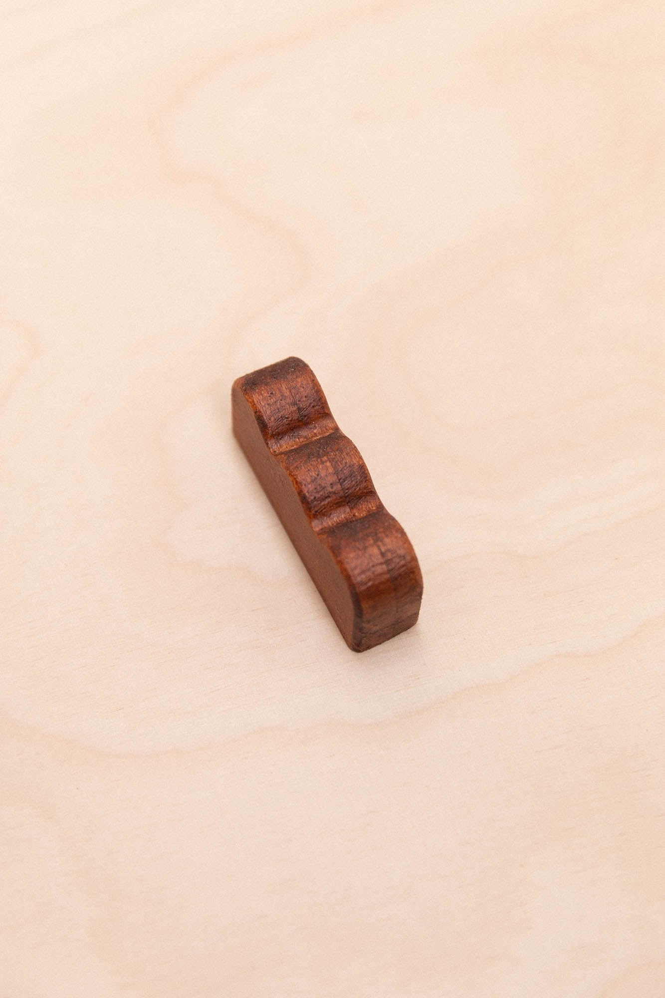 Wavy beech furniture knob