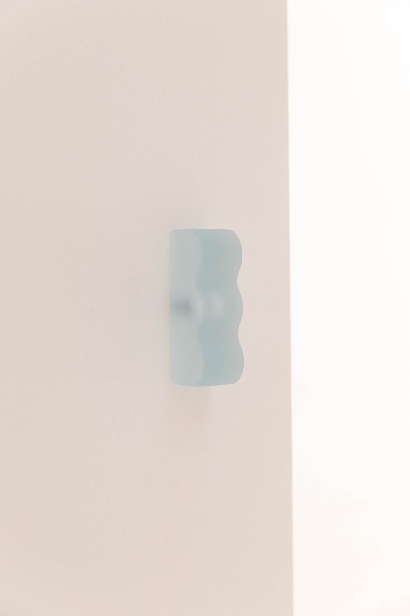 Wavy resin knob