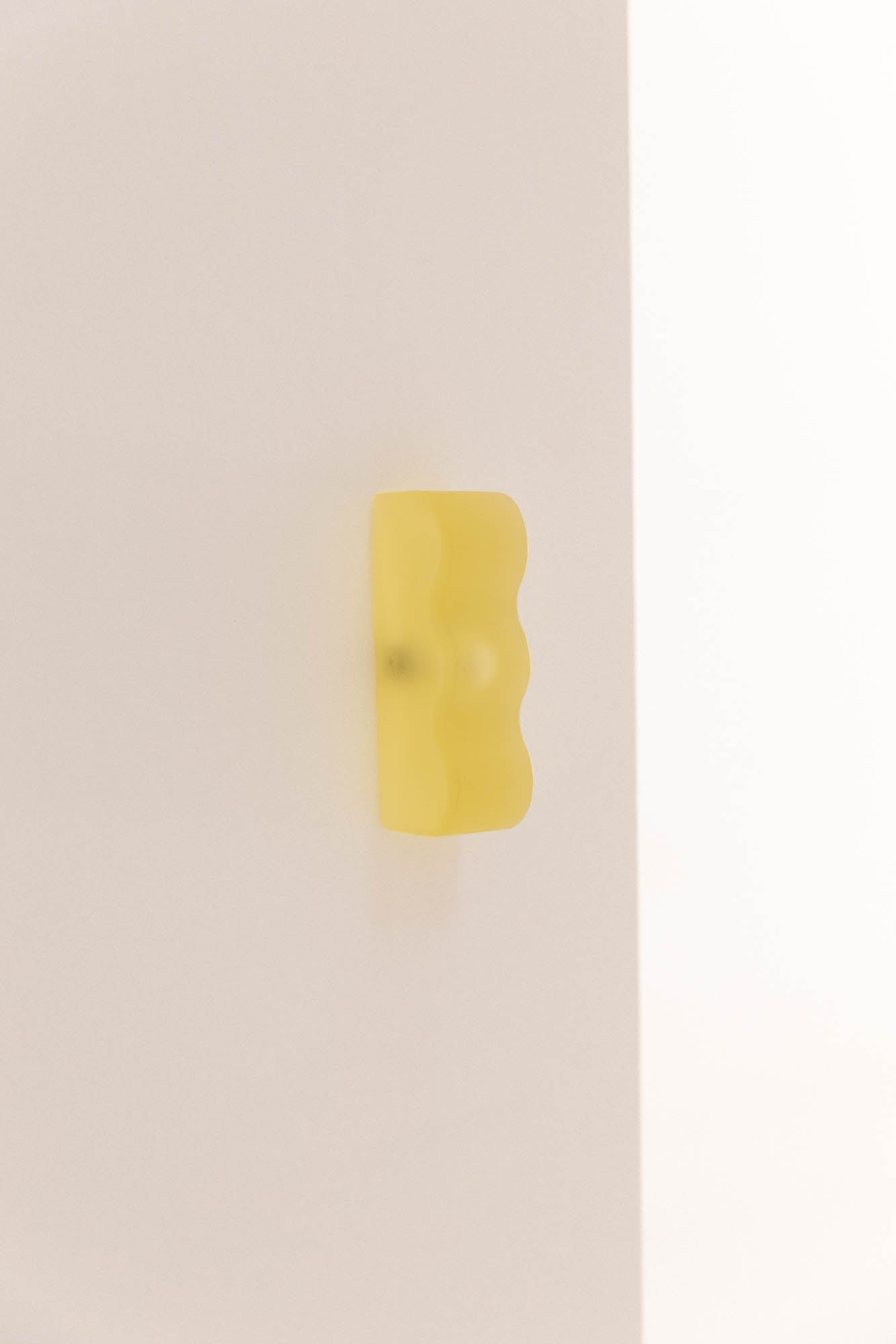 Wavy resin knob